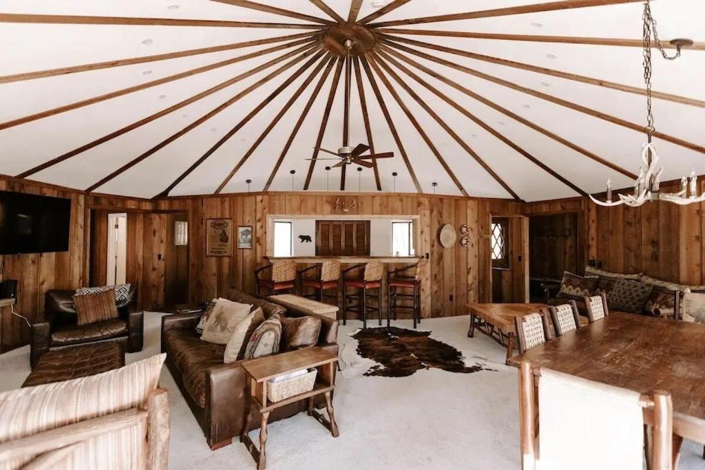Cabin With Treehouse Views, 3 King Beds, 4 Bunks, And Large Hot Tub! Gatlinburg Exterior foto