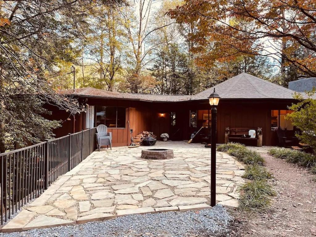 Cabin With Treehouse Views, 3 King Beds, 4 Bunks, And Large Hot Tub! Gatlinburg Exterior foto